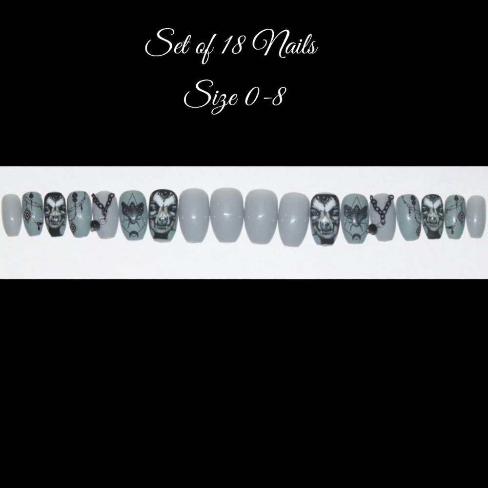 Grey Gothic with black chain-press on nail set